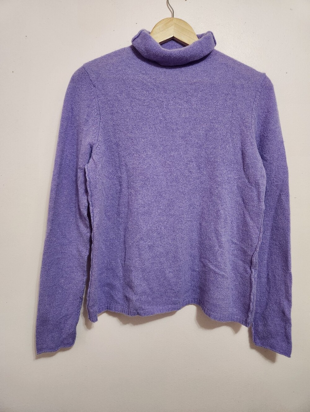 Alashan 100% Cashmere Purple Turtleneck Sweater Exposed Seam Lilac Knit Top M